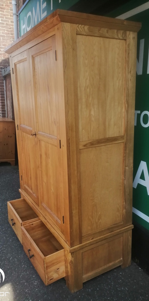 LARGE OAK WARDROBE