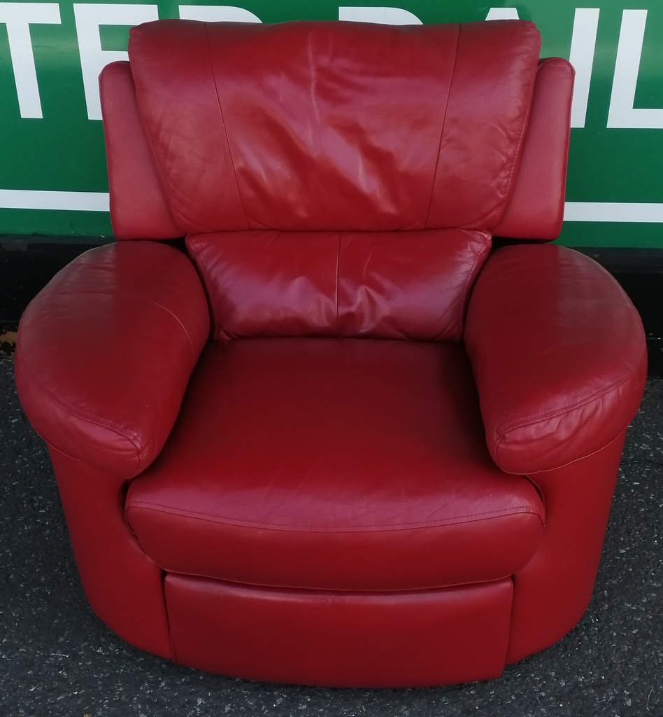 QUALITY RED LEATHER ELECTRIC RECLINER ARMCHAIR