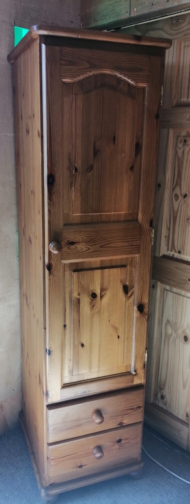 QUALITY SINGLE DOOR PINE WARDROBE