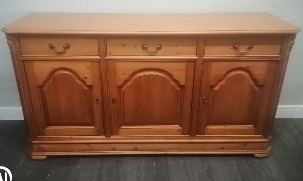 QUALITY TRIPLE PINE SIDEBOARD