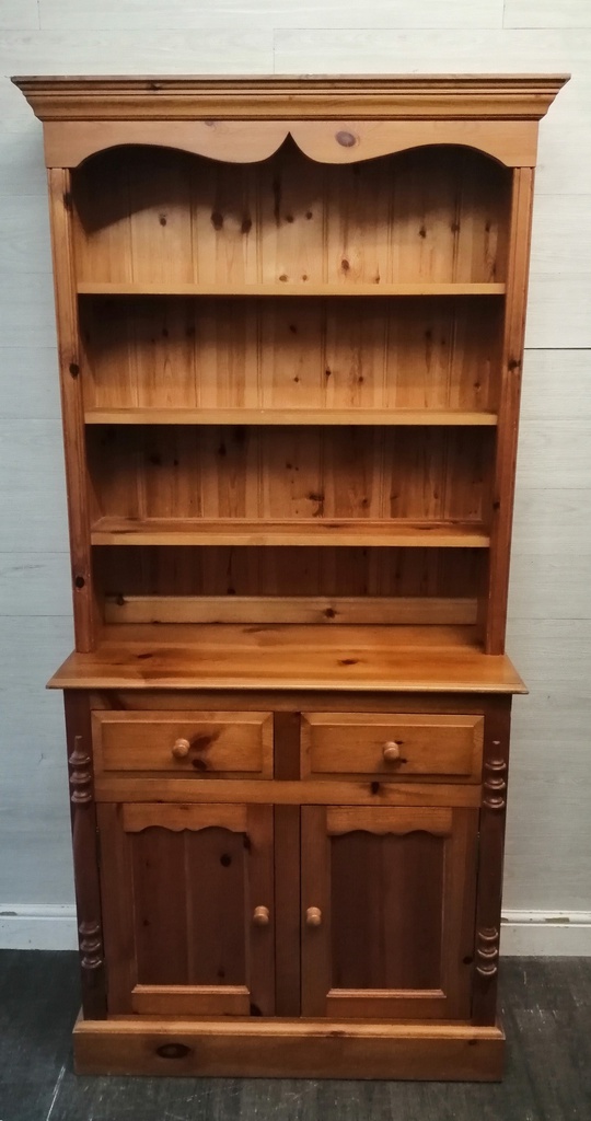 NEAT SOLID PINE DRESSER