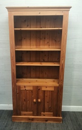 [HF17138] SOLID PINE CUPBOARD BASE BOOKCASE