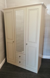 [HF17146] Cream triple wardrobe with mirror