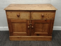 [HF17189] Lovely Old Pine Sideboard