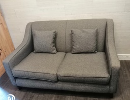 [HF17536] Lovely great neat two seater sofa
