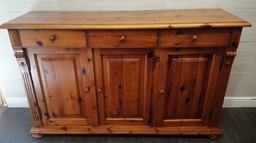 [HF17867] Large Solid Pine Sideboard