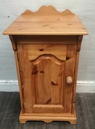 [HF17939] LOVELY PINE POT CUPBOARD/ BEDSIDE