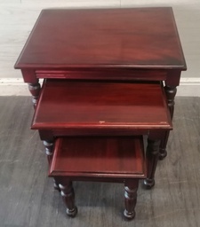 [HF18258] Nest of Three repro mahogany Tables
