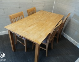 [HF18670] Rubber wood table and four chairs