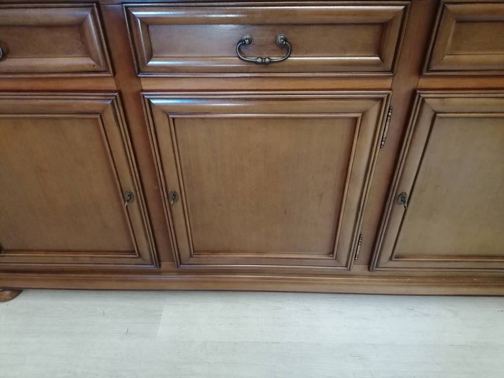 Nice quality triple sideboard