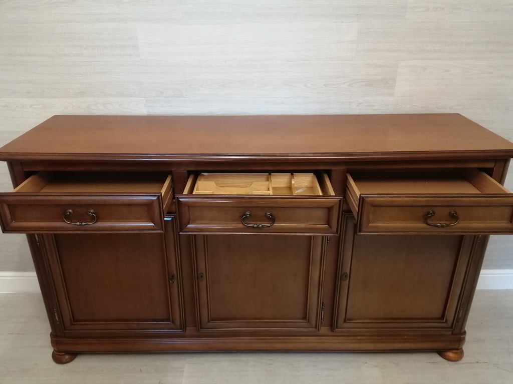 Nice quality triple sideboard