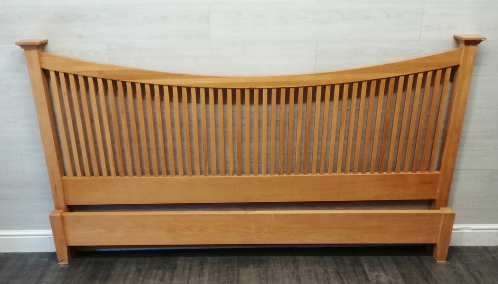 6 ft MODERN OAK BEDFRAME