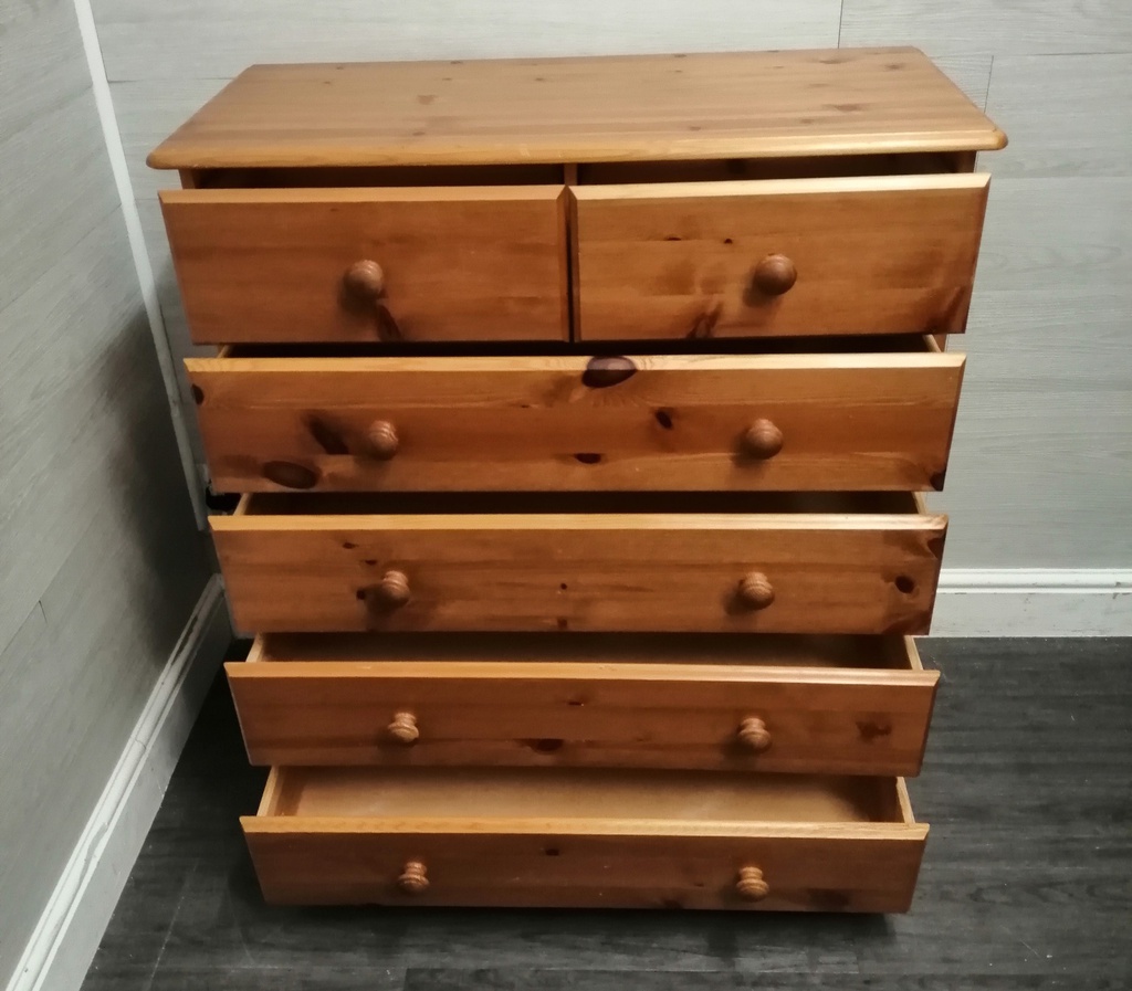 Six drawer pine chest