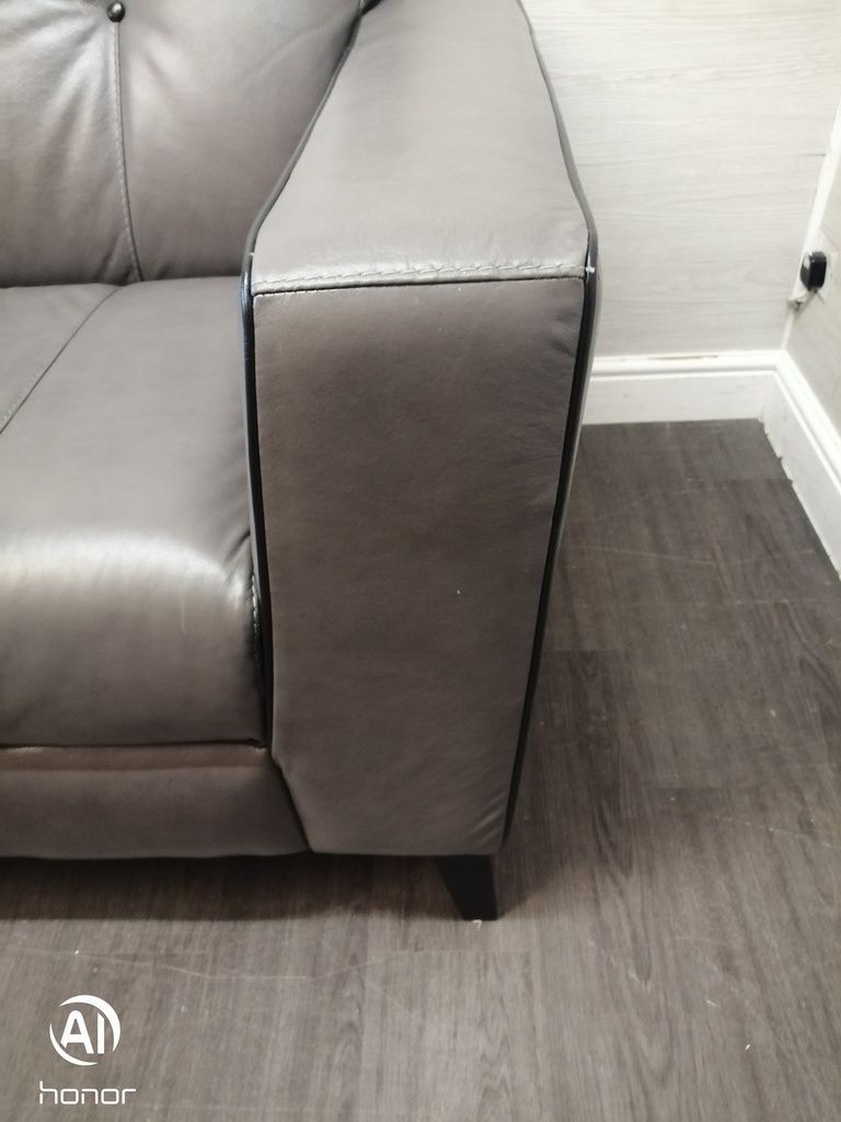GREAT BUTTON BACK GREY SEATER LEATHER SOFA