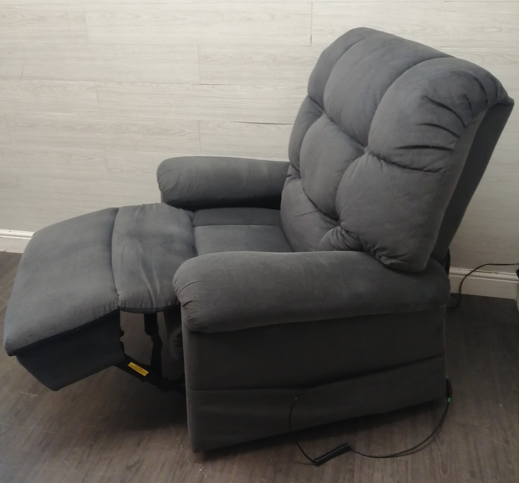 CARE CO RISE AND RECLINE ARMCHAIR