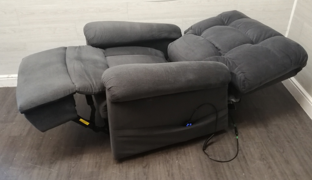 CARE CO RISE AND RECLINE ARMCHAIR