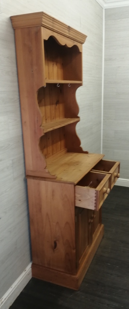 NEAT SOLID PINE DRESSER