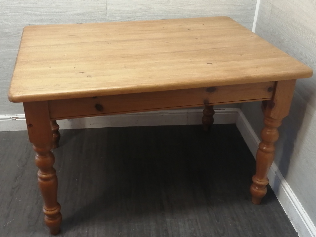 LOVELY 4ft SOLID PINE DINING TABLE