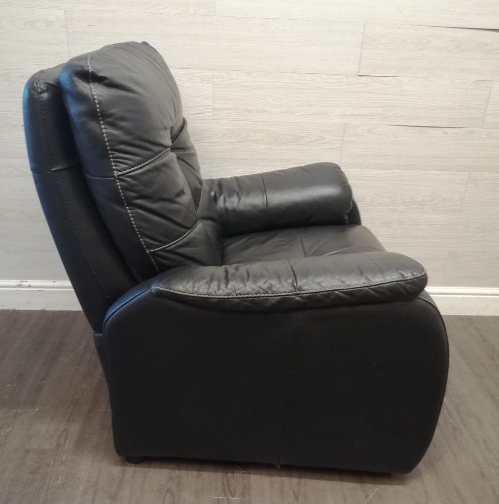BLACK LEATHER RECLINER FOUR PEICE SUITE