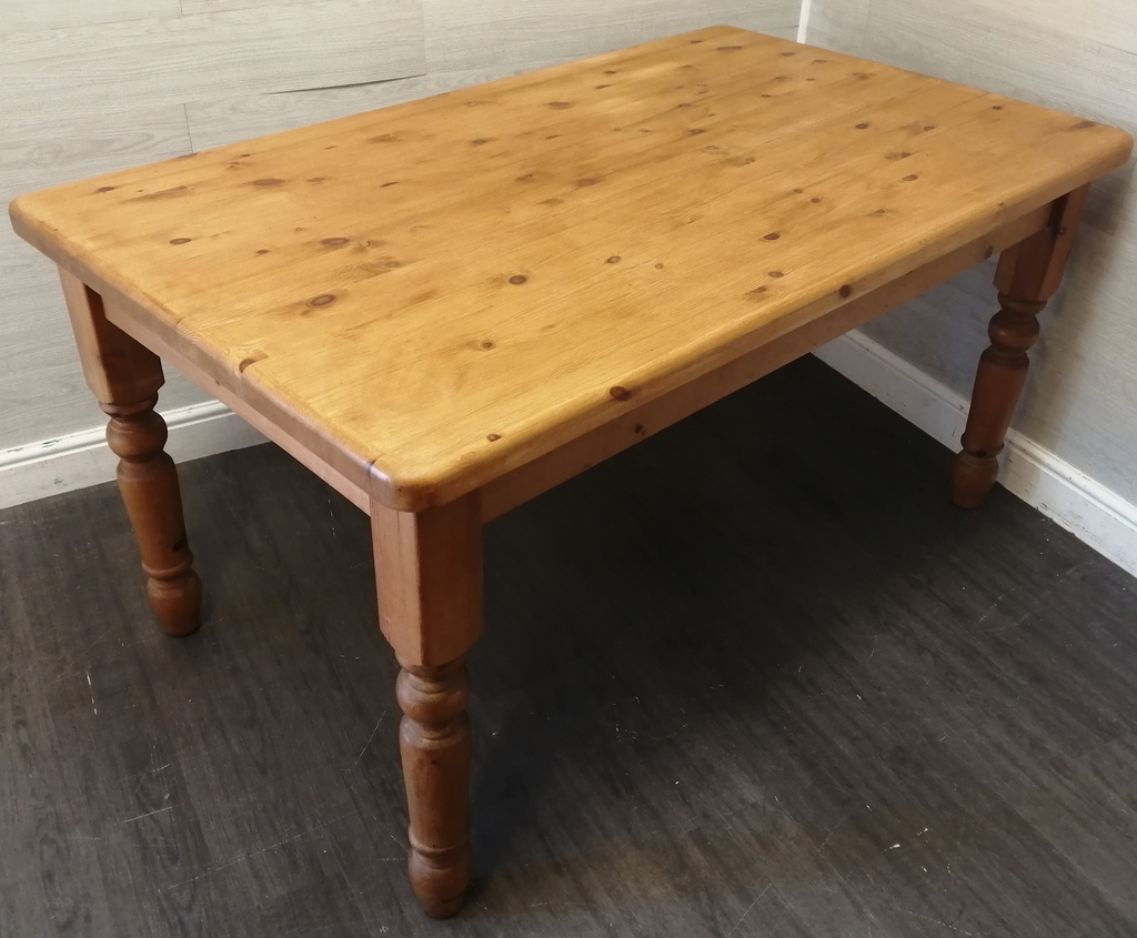SOLID PINE 5FT DINING TABLE