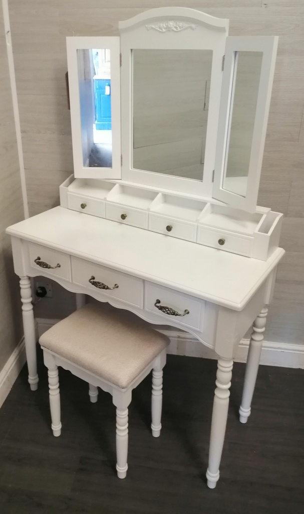 Lovely neat dressing table set