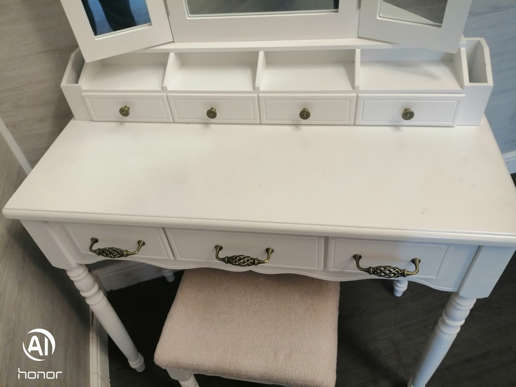 Lovely neat dressing table set