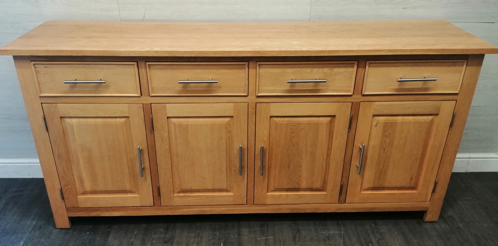 LOVELY QUALITY LARGE OAK SIDEBOARD