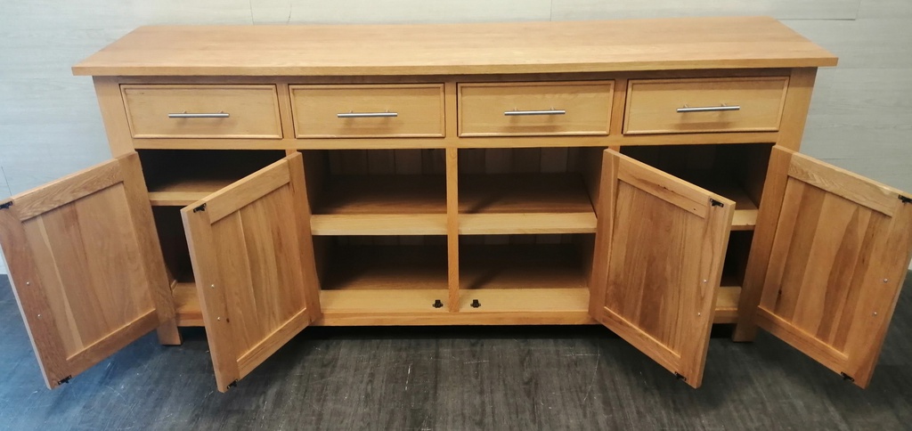LOVELY QUALITY LARGE OAK SIDEBOARD