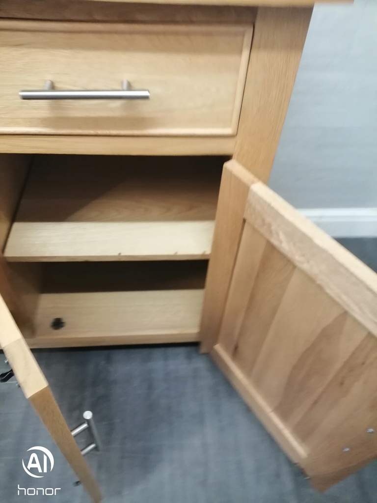 LOVELY QUALITY LARGE OAK SIDEBOARD