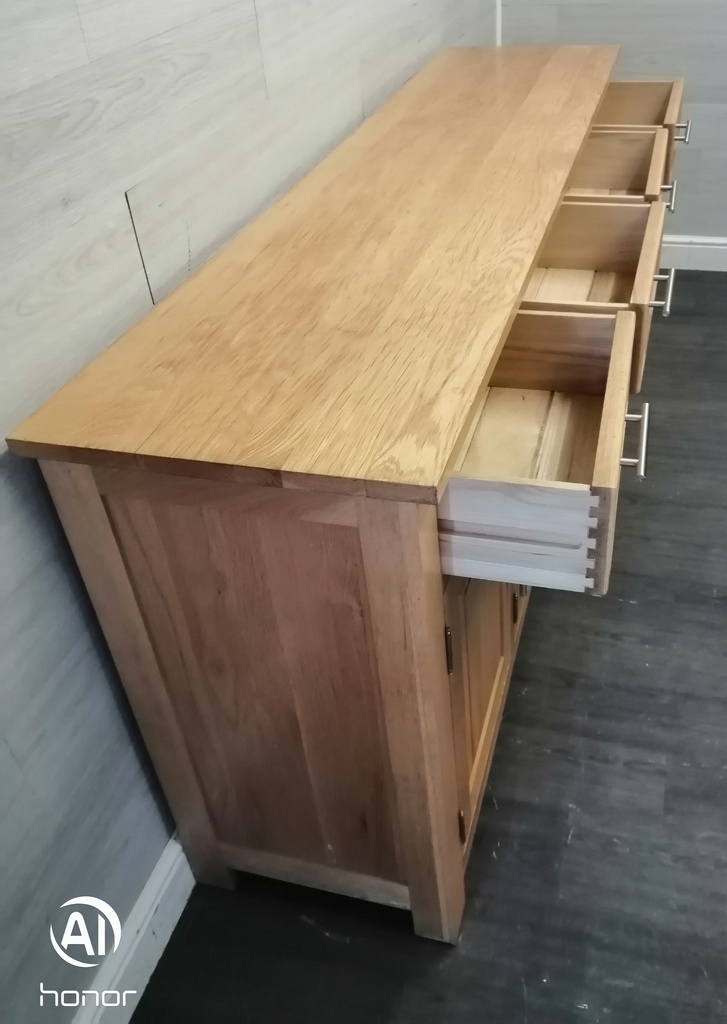 LOVELY QUALITY LARGE OAK SIDEBOARD