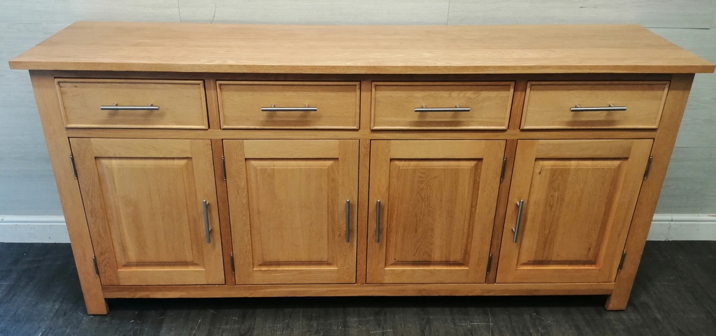 LOVELY QUALITY LARGE OAK SIDEBOARD