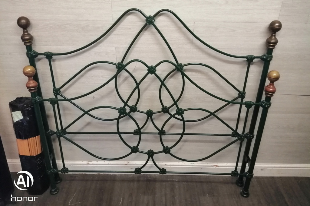 4FT 6&quot; VICTORIAN STYLE HEAVY GREEN BEDFRAME