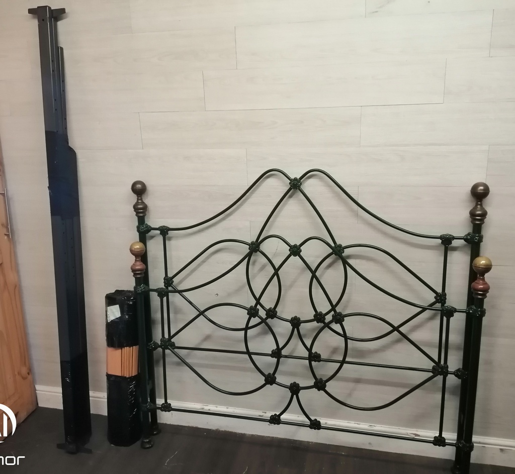 4FT 6&quot; VICTORIAN STYLE HEAVY GREEN BEDFRAME