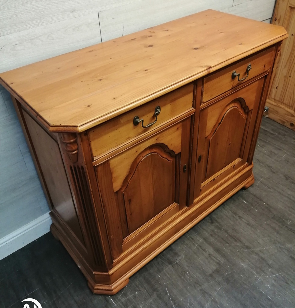 QUALITY DOUBLE PINE SIDEBOARD