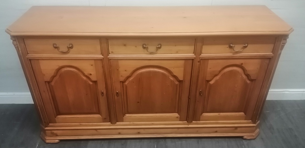 QUALITY TRIPLE PINE SIDEBOARD