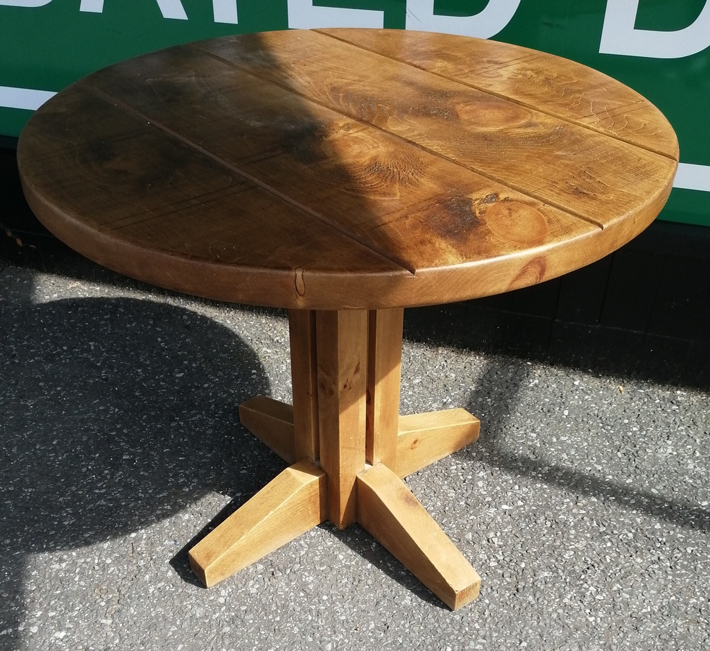 NEAT ROUND RUSTIC PINE QUALITY DINING TABLE