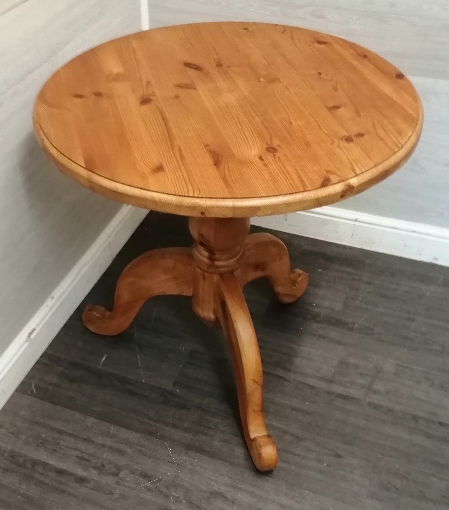 VERY NEAT ROUND SOLID PINE QUALITY DINING TABLE