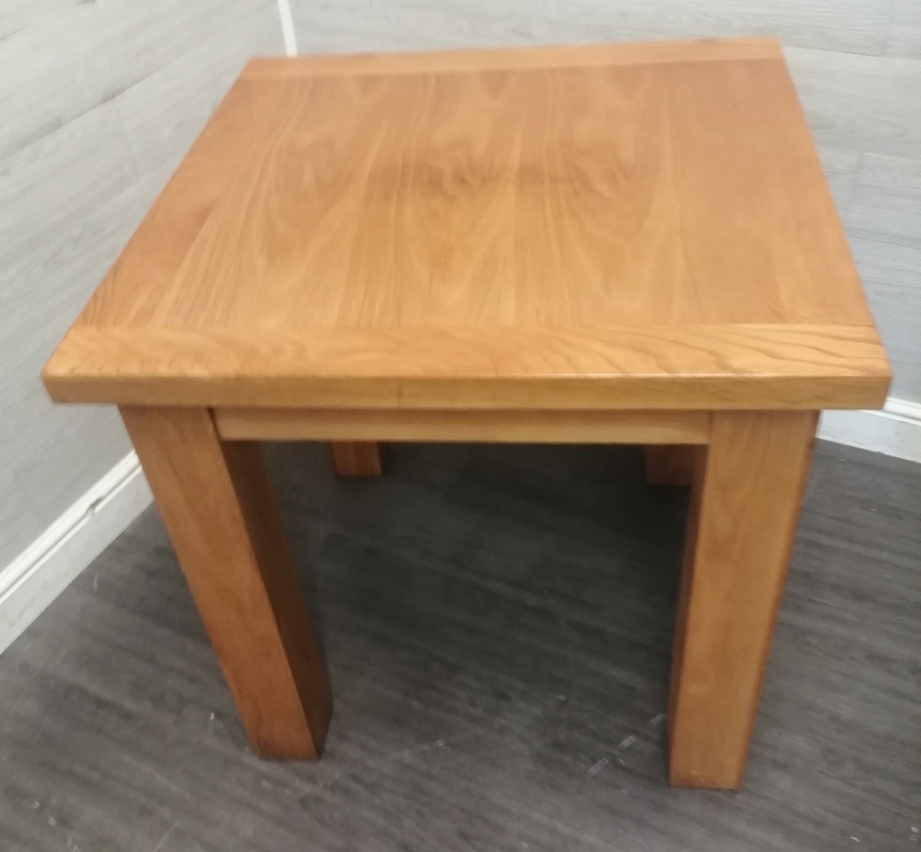 QUALITY SQUARE OAK DINING TABLE