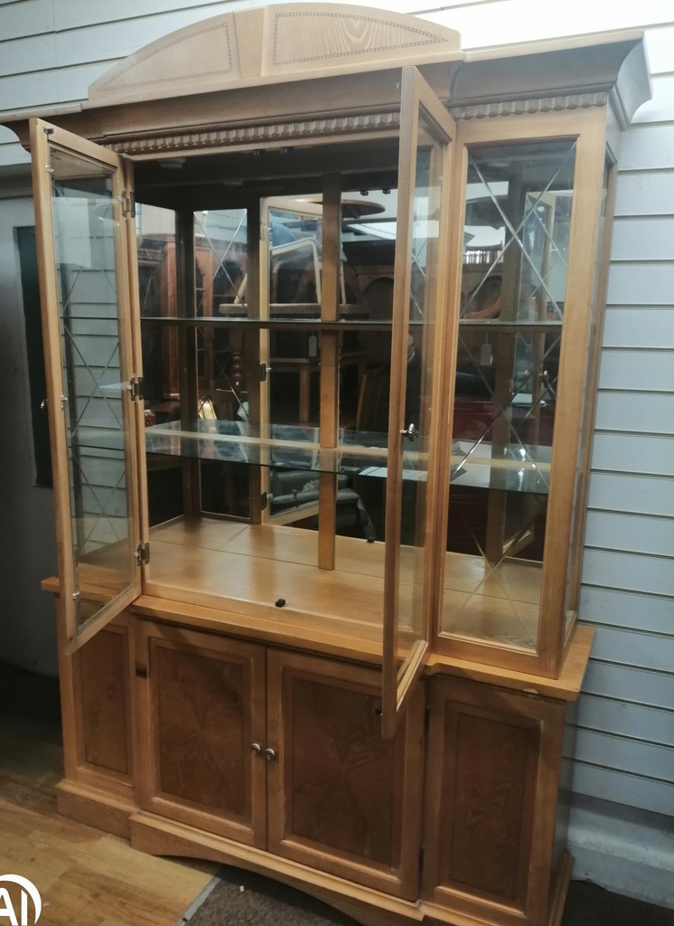 BARGAIN LARGE DISPLAY UNIT