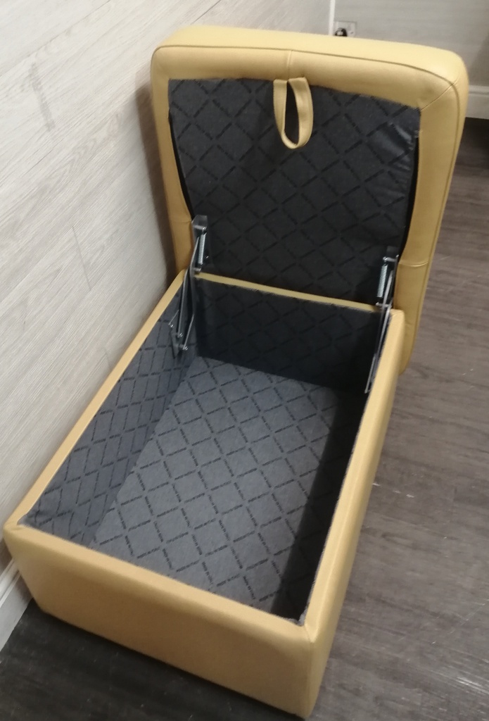 QUALITY ITAIALAN LEATHERSOFA SET