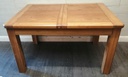 GOOD QUALITY OAK EXTENDING DINING TABLE