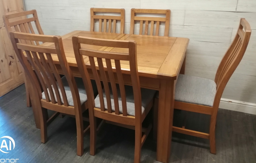 GOOD QUALITY OAK EXTENDING DINING TABLE