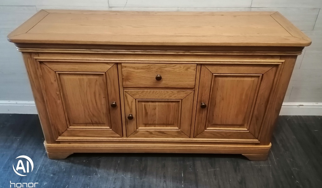 QUALITY TRIPLE OAK SIDEBOARD
