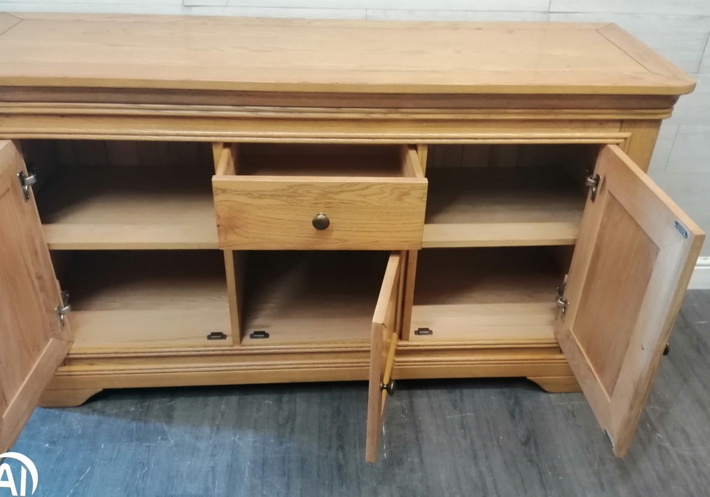 QUALITY TRIPLE OAK SIDEBOARD