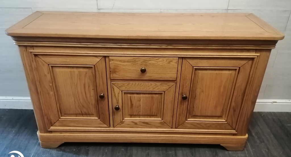 QUALITY TRIPLE OAK SIDEBOARD
