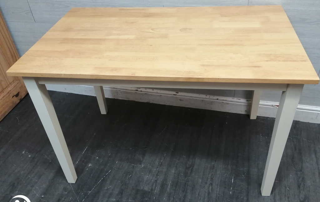 RUBBER WOOD DINING TABLE