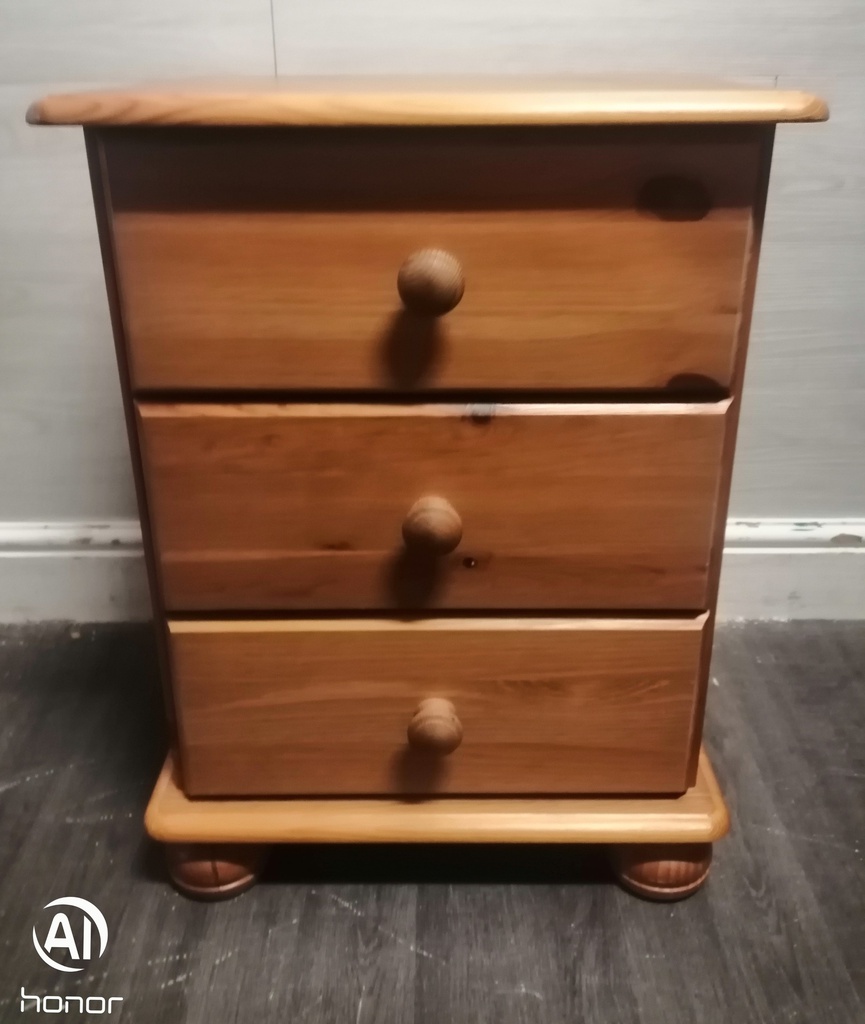 Pair of pine bedsides chests