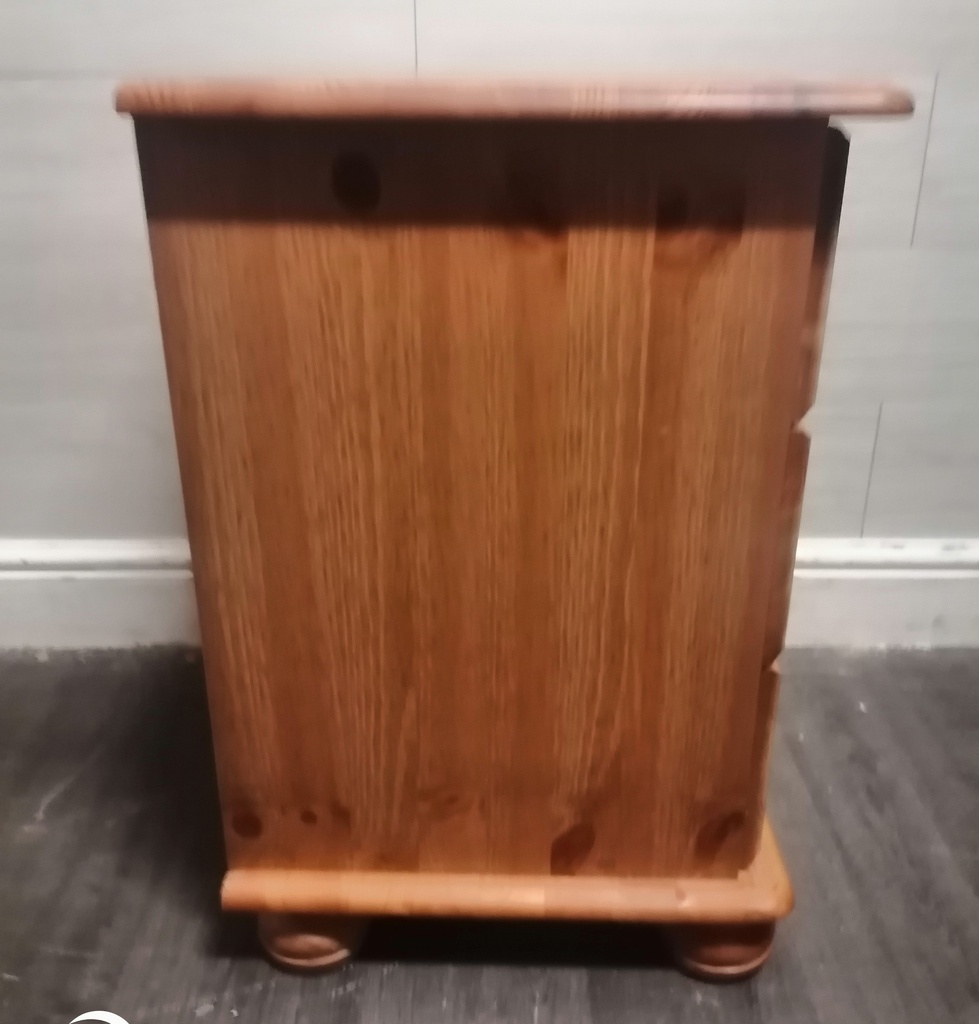 Pair of pine bedsides chests