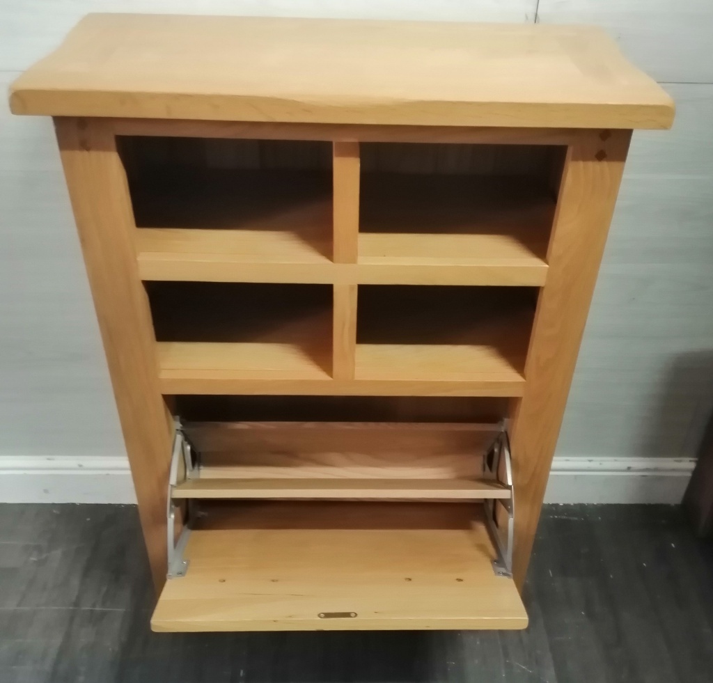 NEAT OAK  SHOE CUPBOARD /SIDEBOARD/ CONSOLE