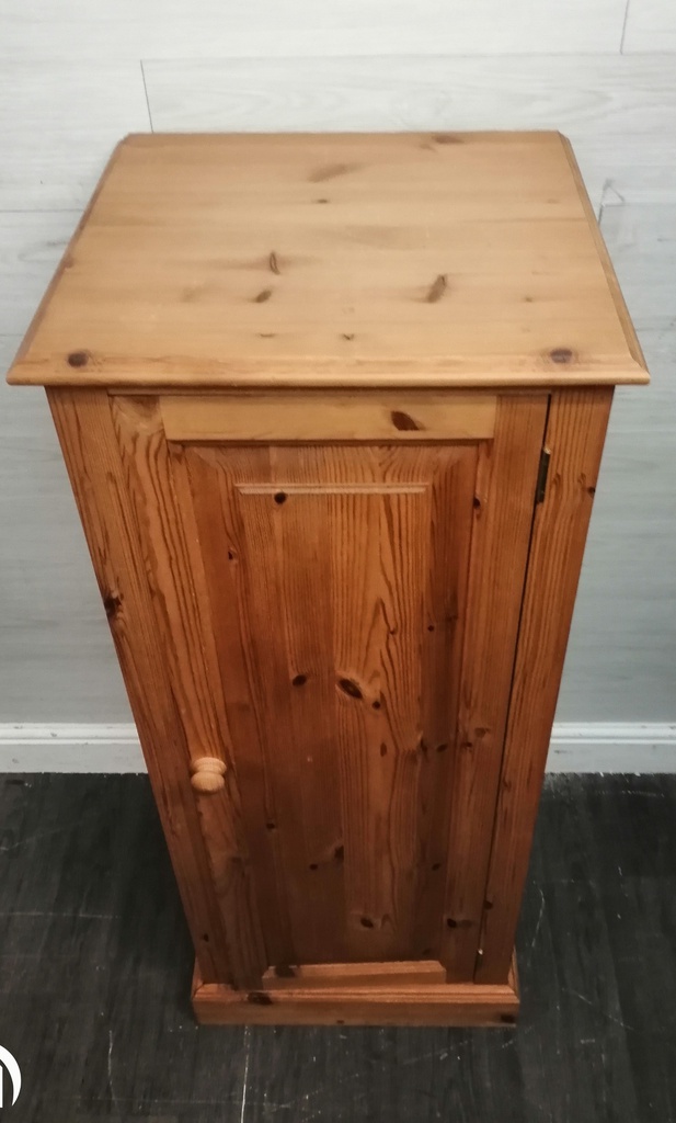 SOLID PINED SHELVED CUPBOARD